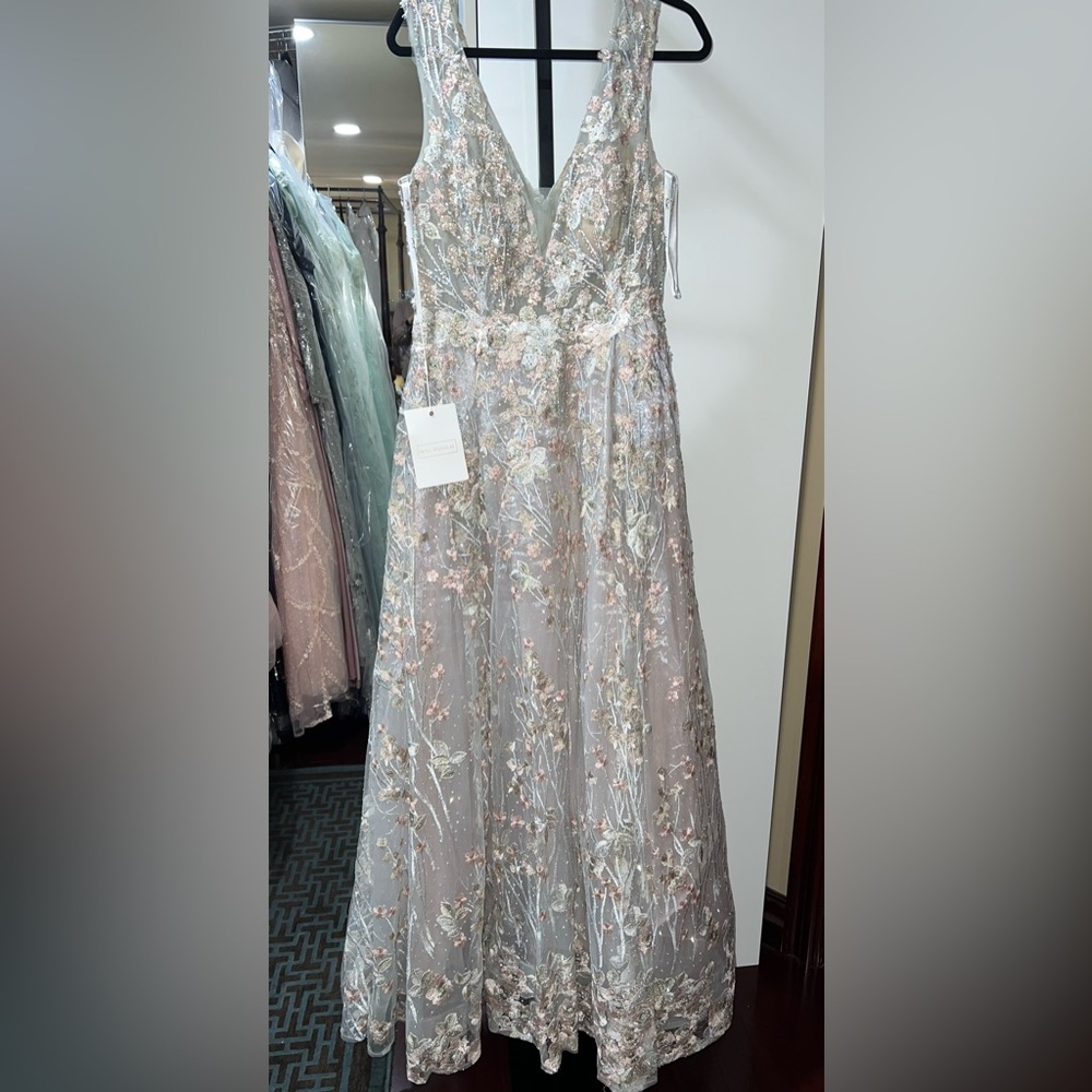 A-line embroidered floral gown - Picture 5 of 16